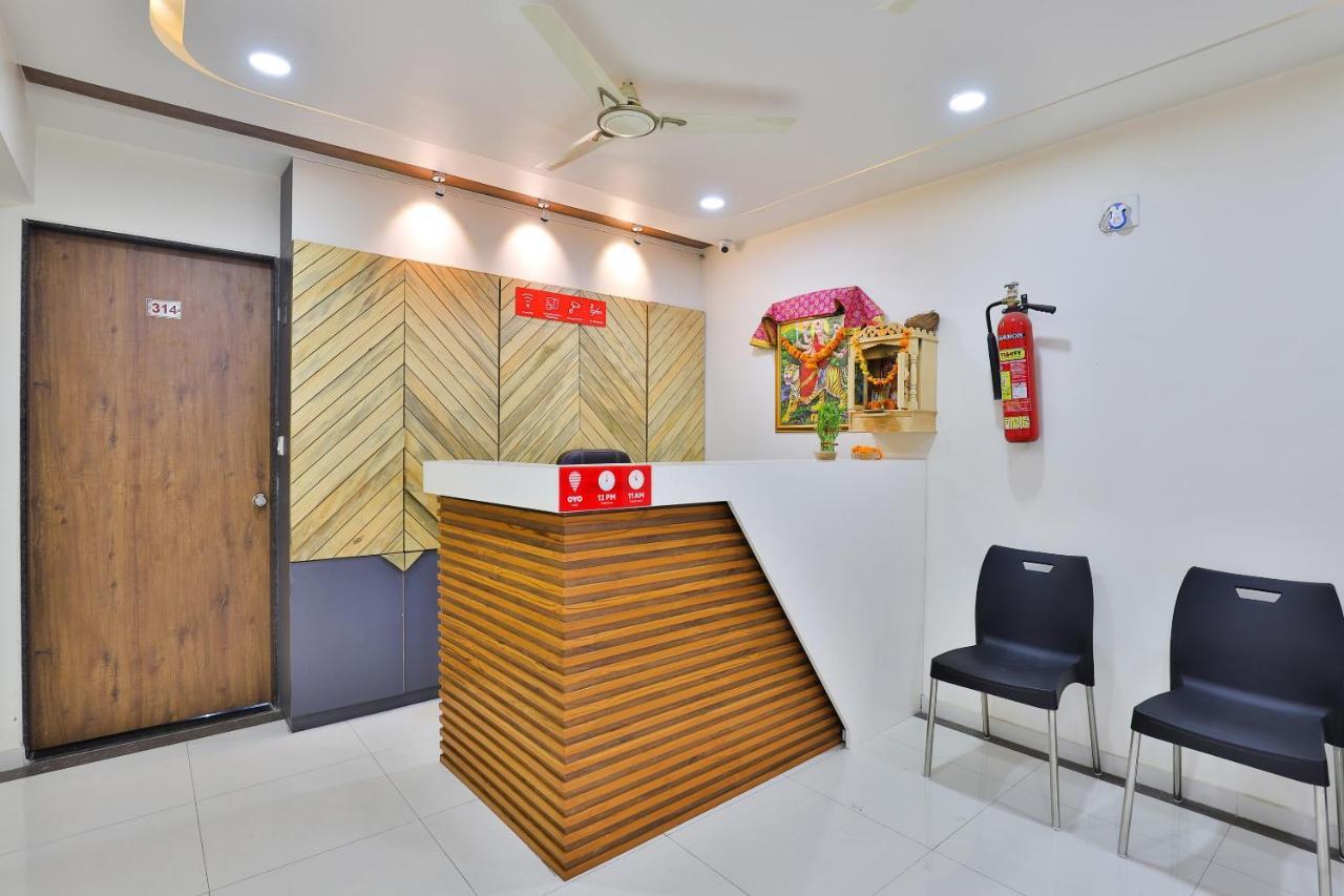 Oyo 25009 Hotel Crystal Ahmedabad Exterior photo