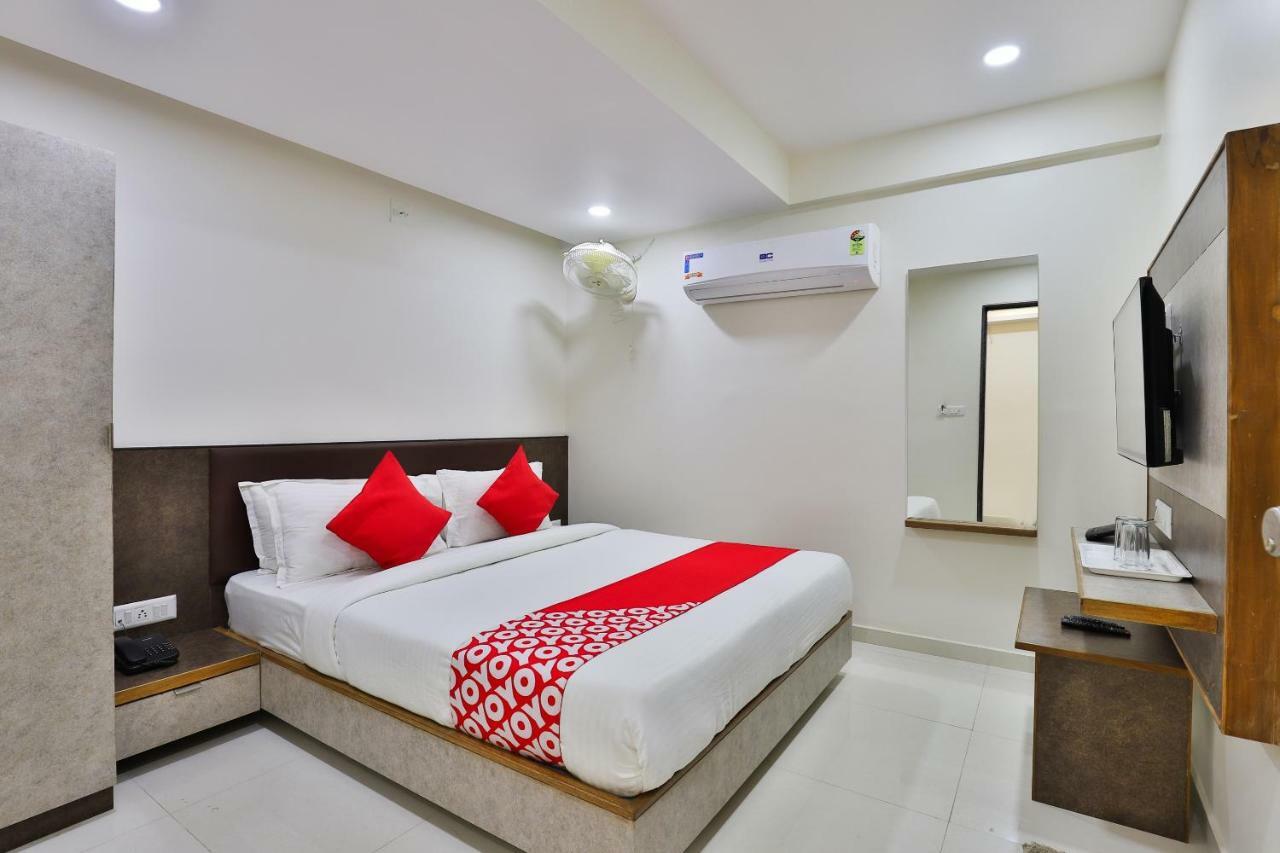 Oyo 25009 Hotel Crystal Ahmedabad Exterior photo