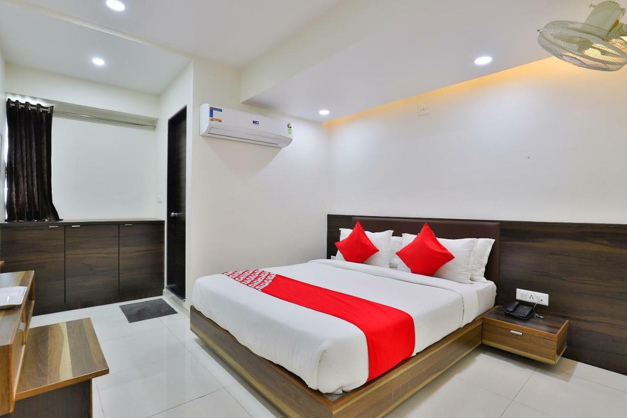 Oyo 25009 Hotel Crystal Ahmedabad Exterior photo